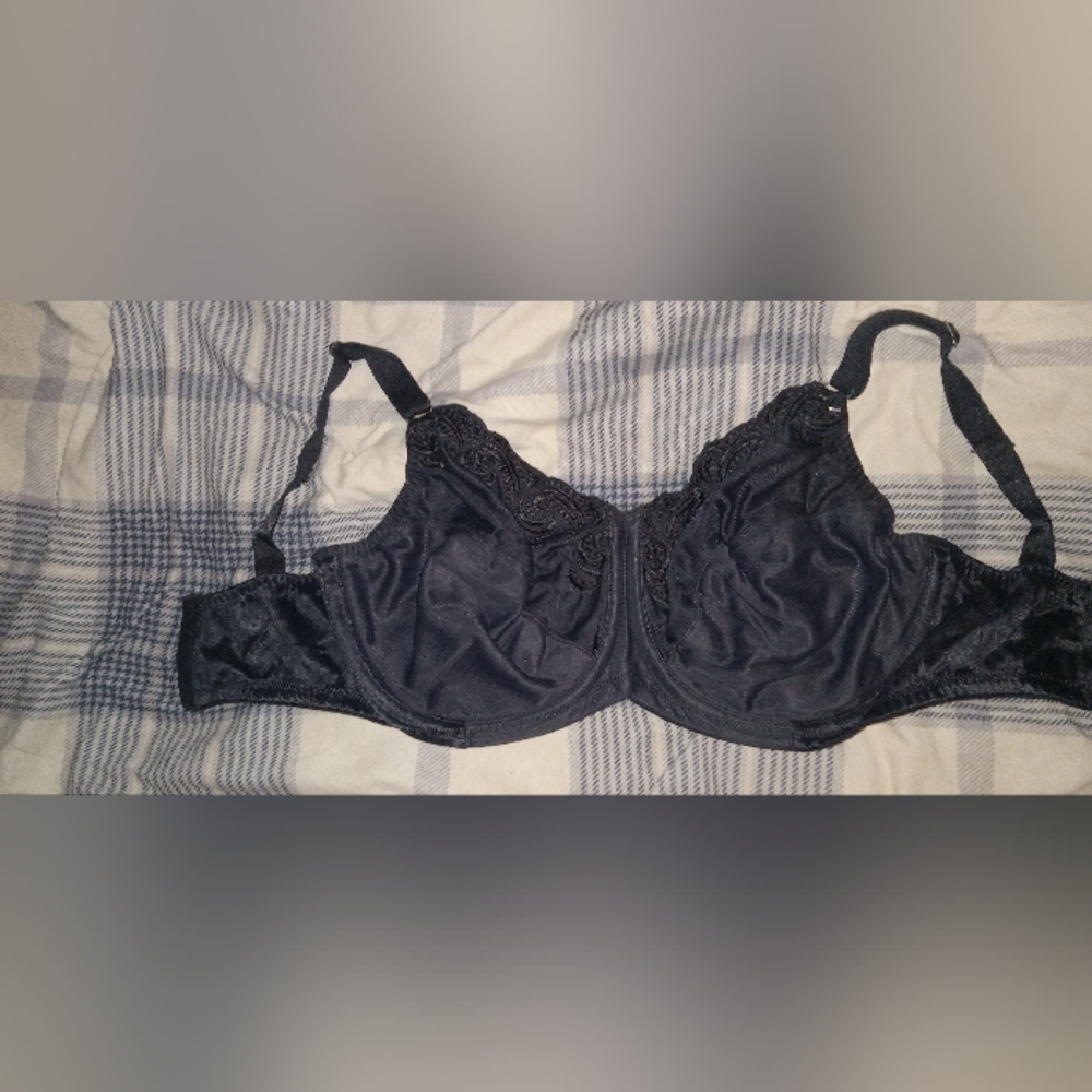Lilyette 36DDD Black Minimizer Underwire bra